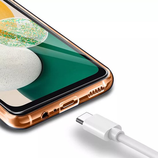 Hoesje en Screenprotector Combi Geschikt Voor Samsung Galaxy A13 - Transparant Hoesje + 2x Screenprotector