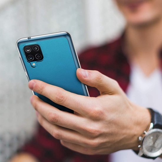 Hoesje en Screenprotector Combi Geschikt Voor Samsung Galaxy A12 - Transparant Hoesje + 2x Screenprotector